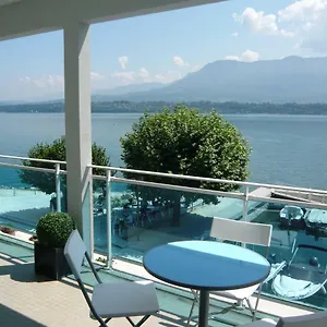 Les Du Port Apartment